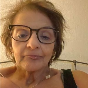 Meet your Posher, Carolyn